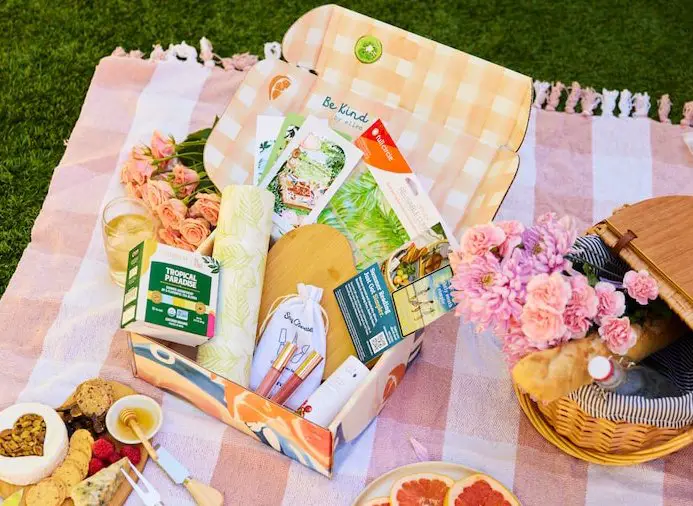 ExtraTV Ellen BE KIND Box Sweepstakes - Win Ellen's Top 10 Summer Picks {10 Winners}