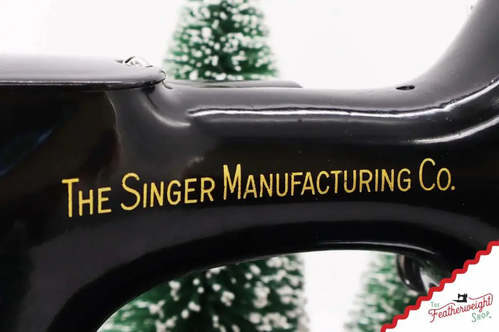 Featherweight Christmas Giveaway 2025 – Win A 1934 School Bell Featherweight 221