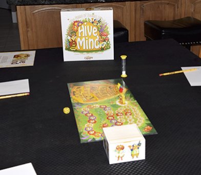 Free Hive Mind Party Game