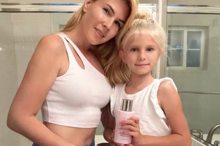 Holr Magazine Massive Mothers Giveaway - Win $1,500 Worth Of Hair Care Products For You & Your Mom