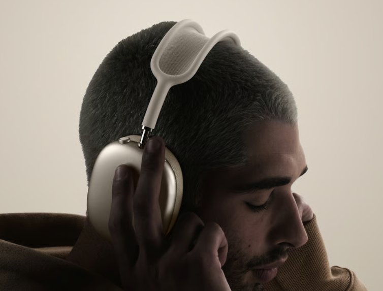 Man of Many Giveaway - Win Apple AirPods Max 2 Headphones