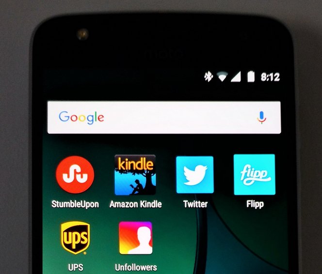 Motorola Z Play and Incipio OffGRID Moto Mod