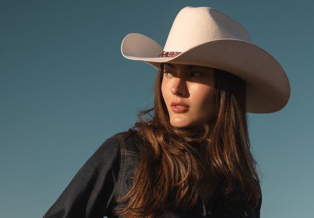 Shyanne Western Experience Giveaway - Win a trip for 2 to the Diamond Cross Ranch