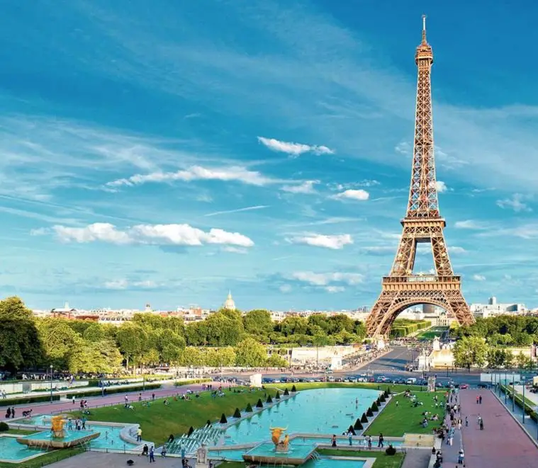 SmarterTravel.com offers a 4 Nights Paris Trip of Your Dreams!