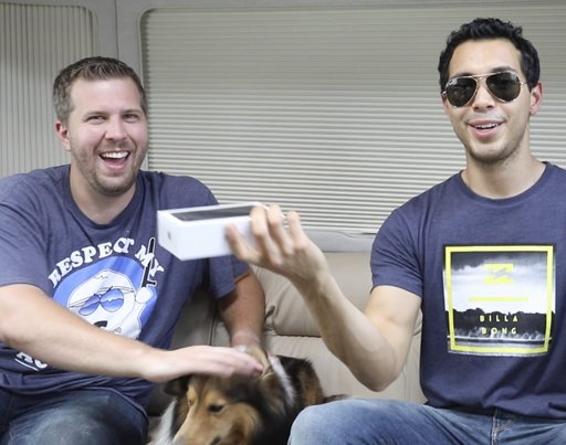 Win 1 of 2 Apple iPhone 7 Phones!