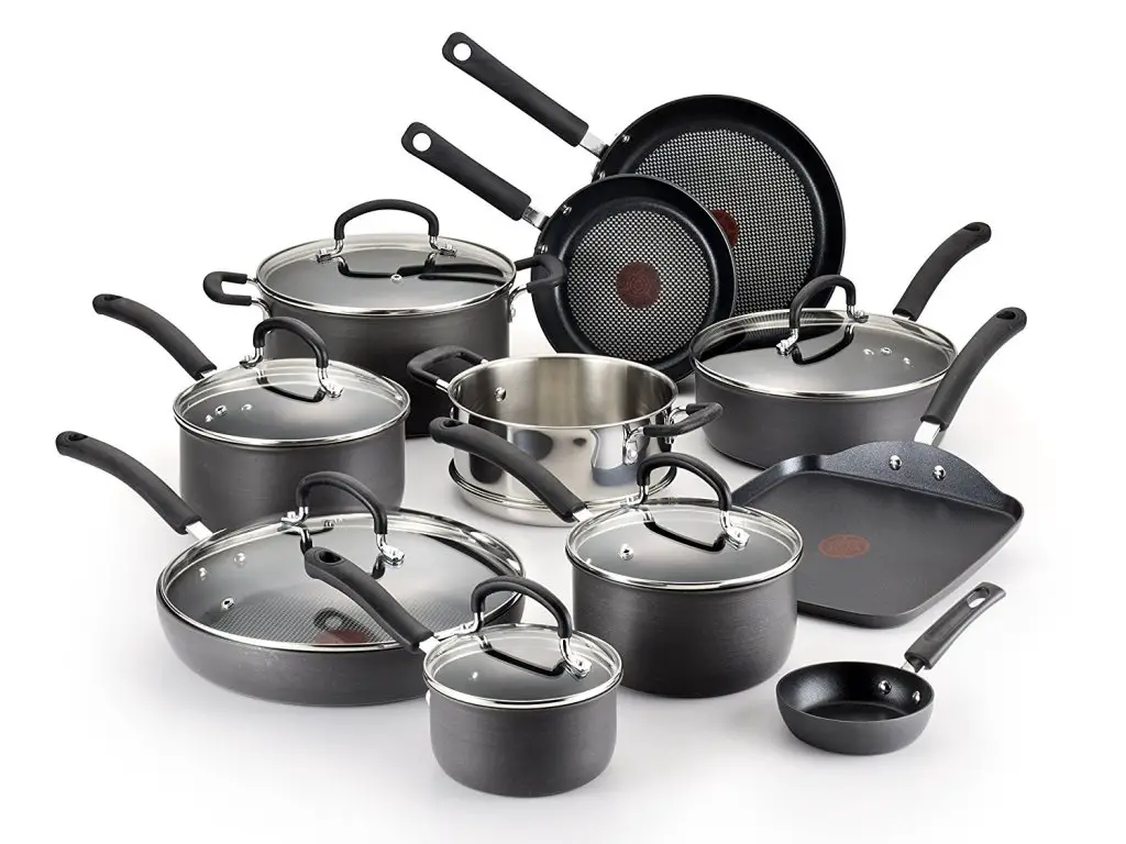 Win a 17-Piece Cookware Set