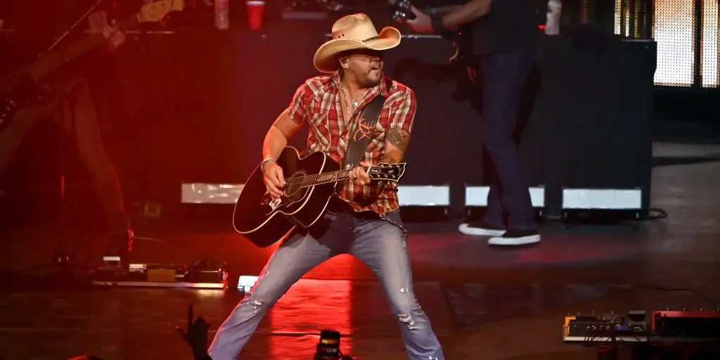 Win A Trip For 4 To Cancun To See Jason Aldean In Concert