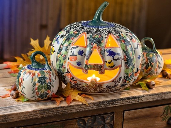 Enter to win a $630 Halloween pottery set from Uno Alla Volta including Pol...